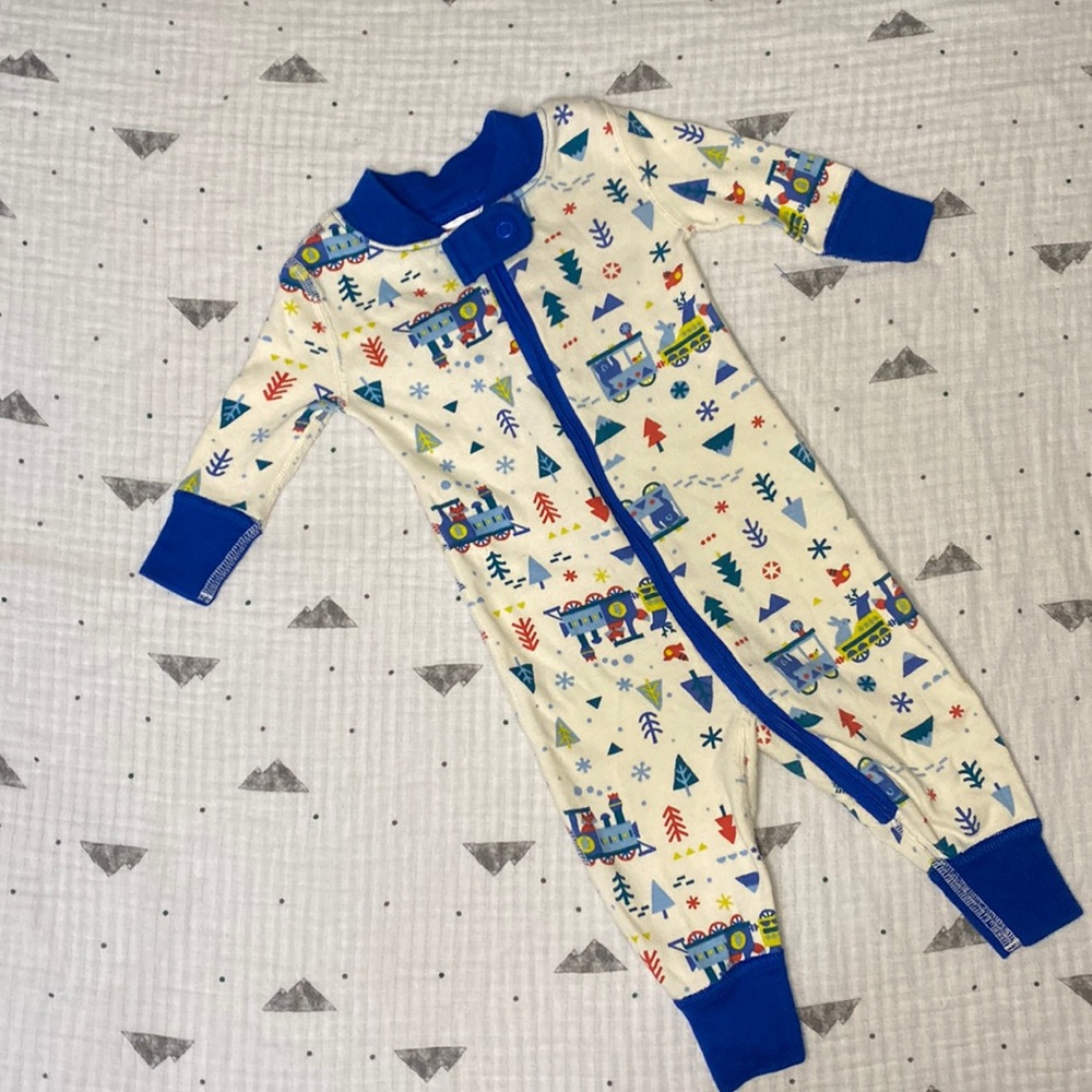 Hanna Andersson baby zip sleeper 0-3M adorable print trees, trains, animals